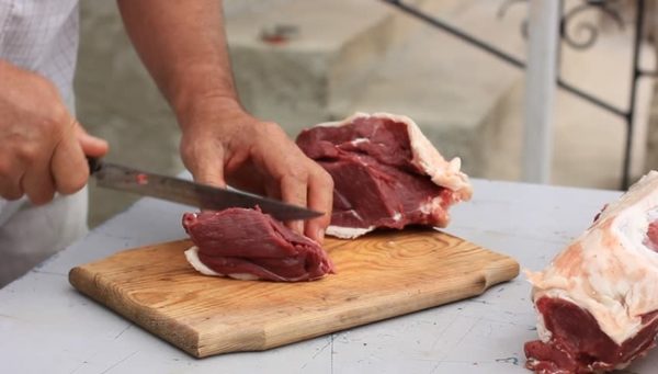 Trik Mudah Hilangkan Bau Amis Yang Menyengat Pada Daging Bebek